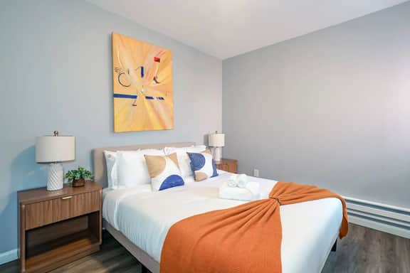 Lancaster Art Suite A | 4BR near Drexel & Penn