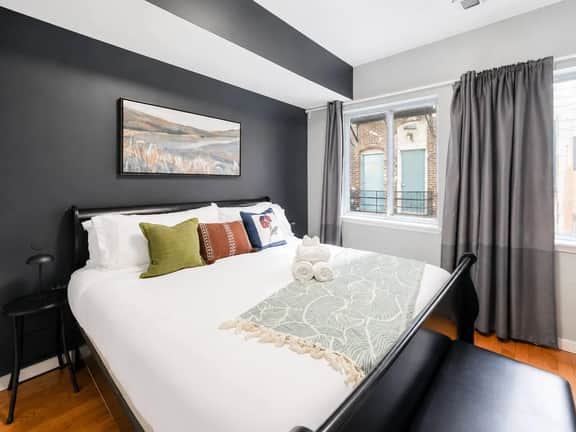 The Camac Hideaway | 2BR near Convention Center