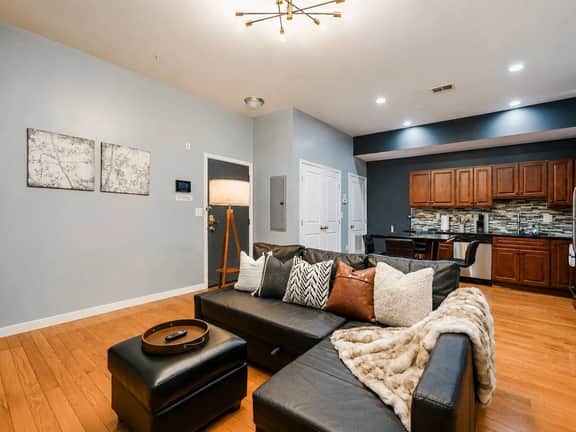 The Camac Hideaway | 2BR near Convention Center