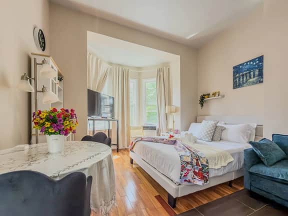 Sunny Studio Nest near Drexel & UPenn