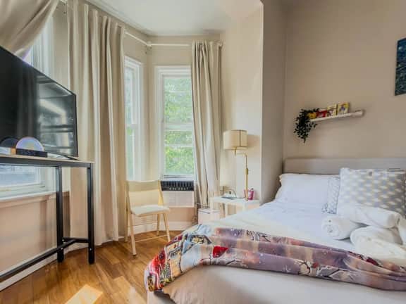 Sunny Studio Nest near Drexel & UPenn