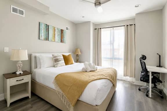 4BR Townhome w/ Rooftop & Backyard | Sleeps 8