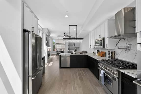 Queen Village Grand | 3BR, Rooftop & Garage - Image 5