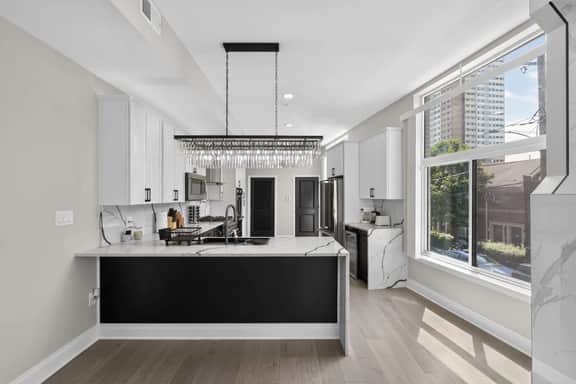 Queen Village Grand | 3BR, Rooftop & Garage - Image 4