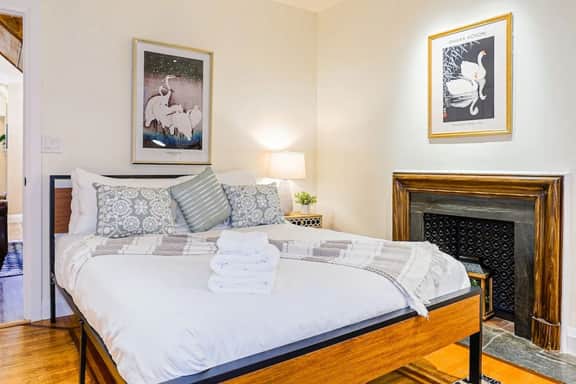 Top Location! 3BR Designer Home in Rittenhouse Sq - Image 2