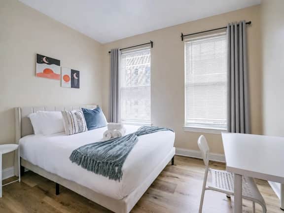 The Pennside 2BR Stay - Image 2