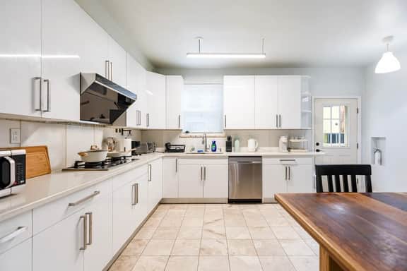 Spacious Ensuite Near UPenn & Drexel | 2R - Image 2
