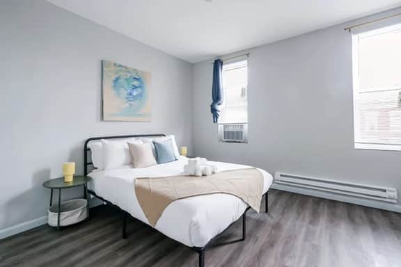 Lancaster Art Suite 3 | 2BR near Drexel & Penn - Image 4