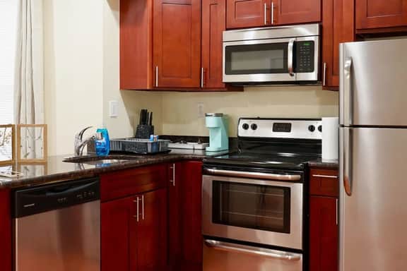 Cozy & Stylish 2BR Apt in University City - Image 5