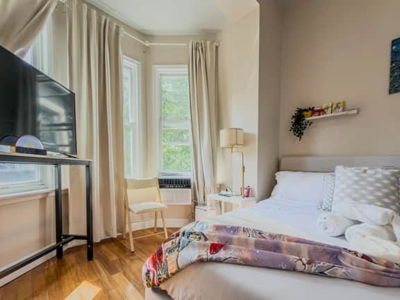 Sunny Studio Nest near Drexel & UPenn - Image 4