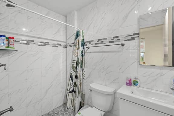 BudgetNest Near UPenn & Drexel | Private Room 1 - Image 5