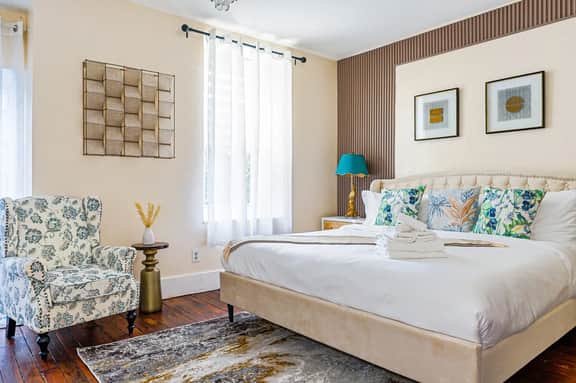 Luxury 3BR/3BA•Air Hockey Lounge•Walkable Old City - Image 2