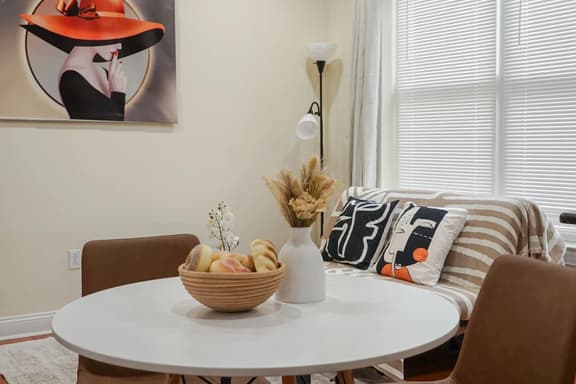Cozy & Stylish 2BR Apt in University City