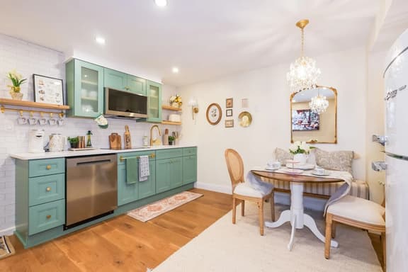Cozy Parisian Retreat| Brand New| Near Penn&Drexel