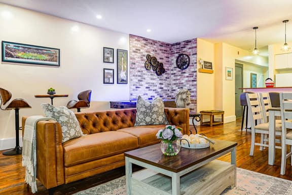 Luxury 3BR/3BA•Air Hockey Lounge•Walkable Old City