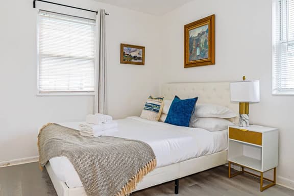 Private Bedroom near Temple U | Unit E