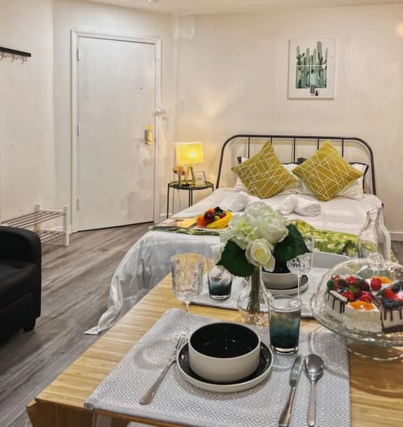 Ramblei near Rittenhouse Sq | Studio - 1R