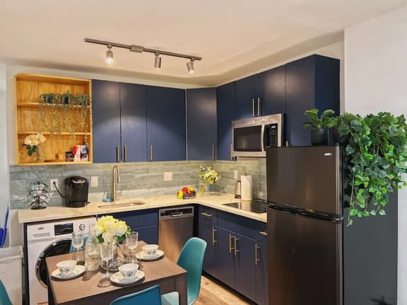 Ramblei near Rittenhouse Square | Studio - 2R