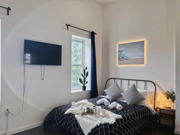 Ramblei near Rittenhouse Square | Studio - 3F