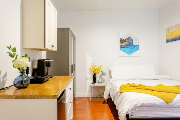 Ramblei near University City | Studio - 2M