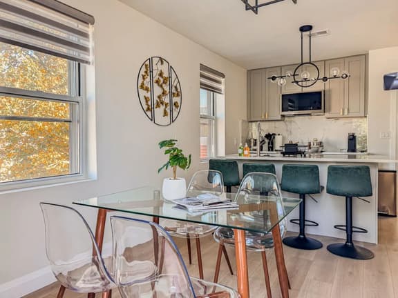 Stylish 3BR Apt w/Laundry Near UPenn&Drexel