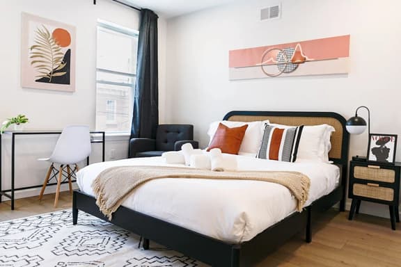 Trendy Private Room Steps to Broad St | Room B